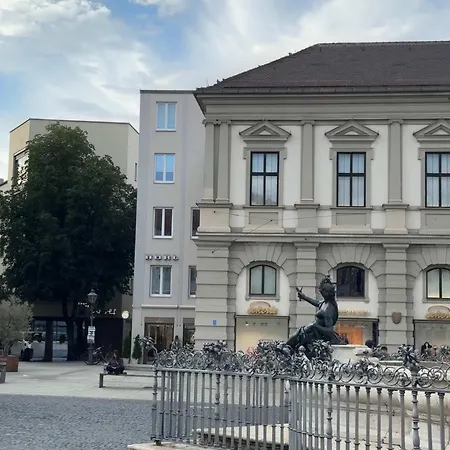 Goldenkey-Suites - Luxury Suite 'Leopold Mozart' - 3 Rooms - Air Conditioning - Prime Location Rathausplatz Augsburg * Augsburg