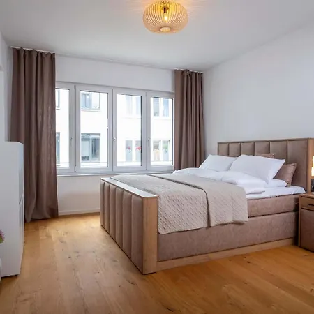 Daire New Luxury 3 At Rathausplatz