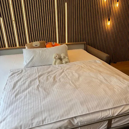 Goldenkey-Suites - Luxury Suite 'Leopold Mozart' - 3 Rooms - Air Conditioning - Prime Location Rathausplatz Augsburg *